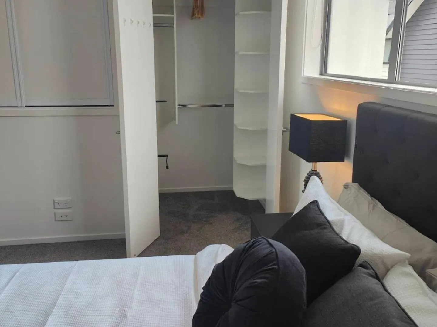 Stylish Townhouse In City Centre Christchurch Apartment