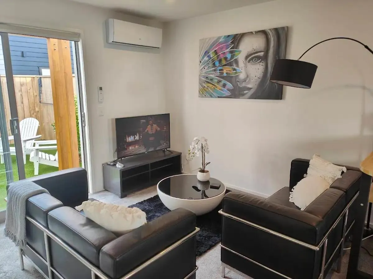 Stylish Townhouse In City Centre Christchurch
